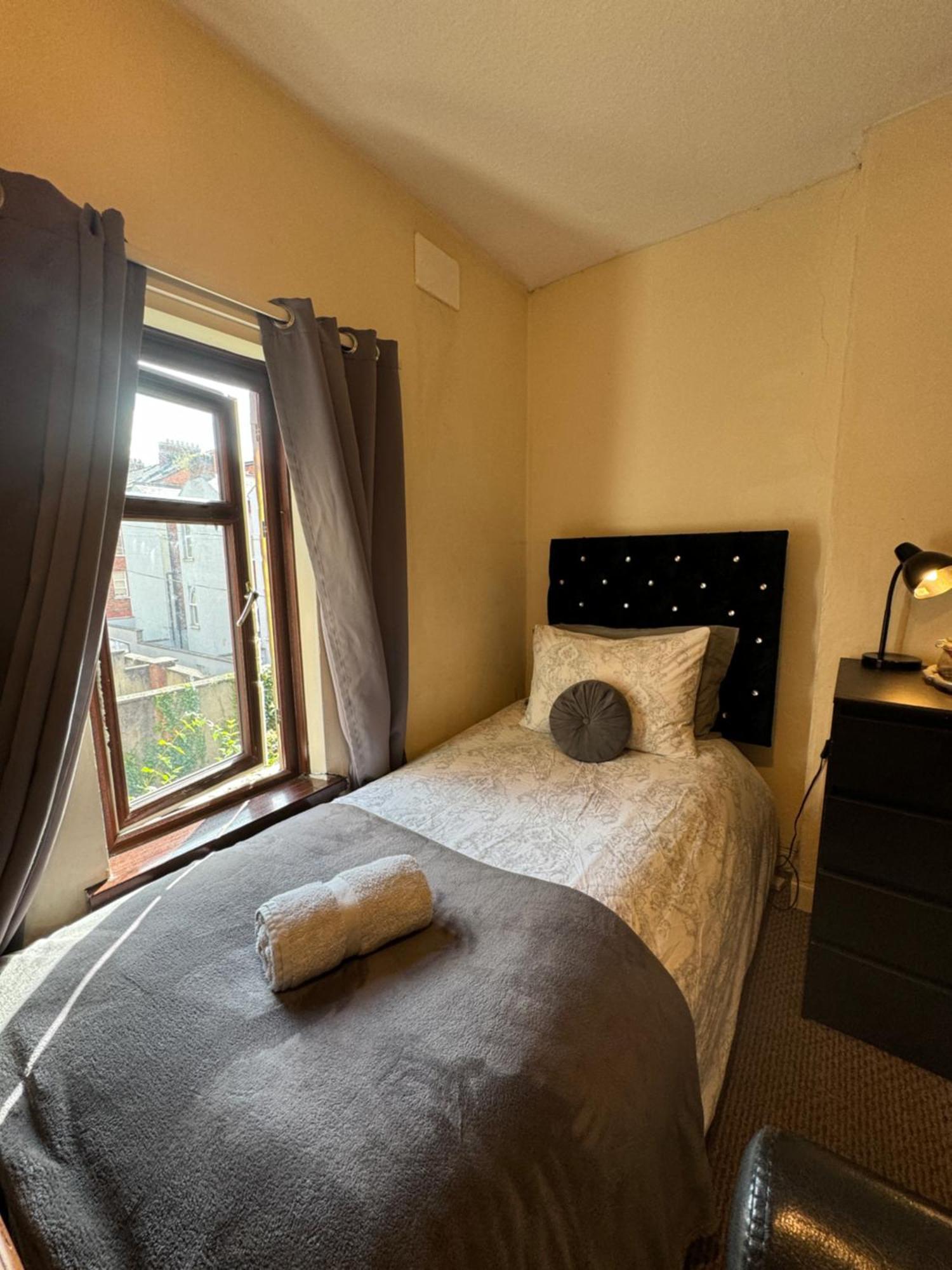 House In Antrim Road Hotel Belfast Ngoại thất bức ảnh